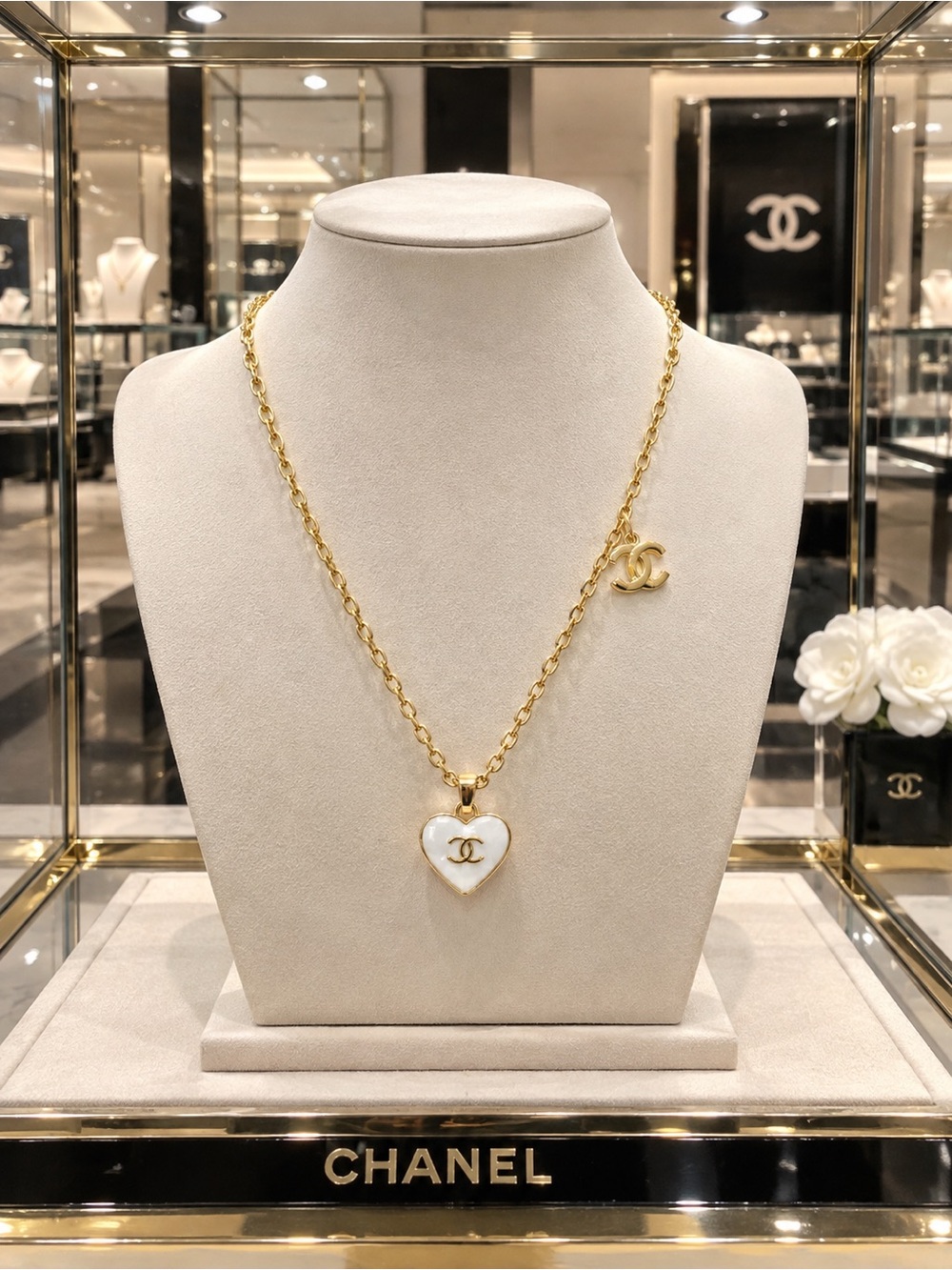 Chanel fashion White Enamel Heart Pendant Necklace - Gold Tone